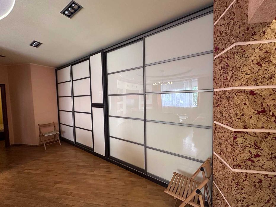 3-кімнатна квартира - центр, меблі, техніка