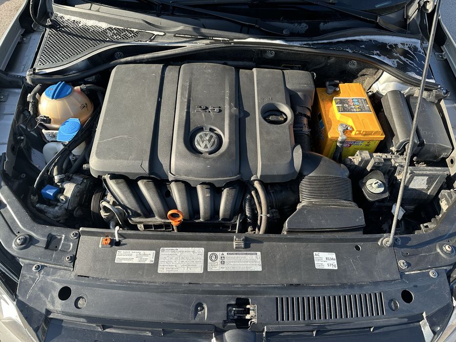 Volkswagen Passat B7 2012 2.5 газ/бензин