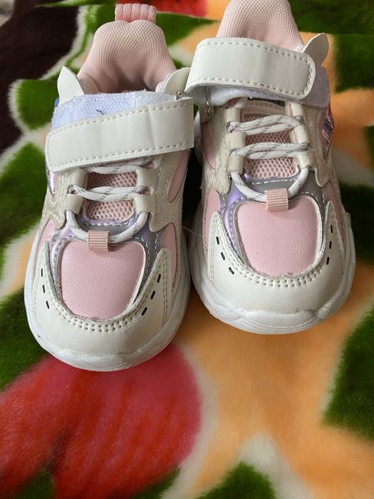 Кросівки для дівчинки
