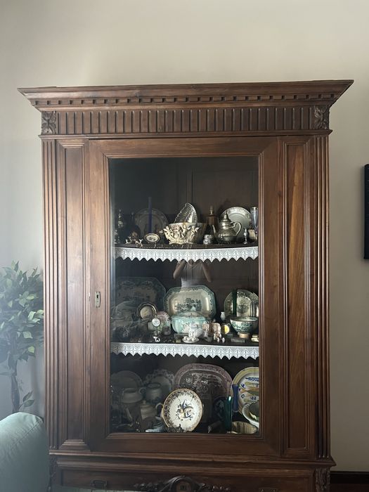 Movel de Sala c/ vitrine com mais de 150 anos