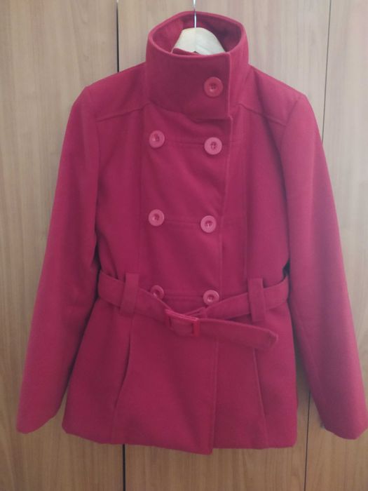 Casaco vermelho com cinto