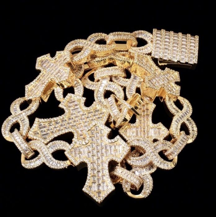 Corrente Cross Cuban 18mm em Moissanite | Estilo Chrome Hearts