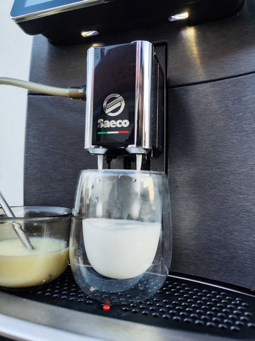 САМА ТОПОВА Кавомашина кофемашина Saeco Xelsis Suprema SM8889