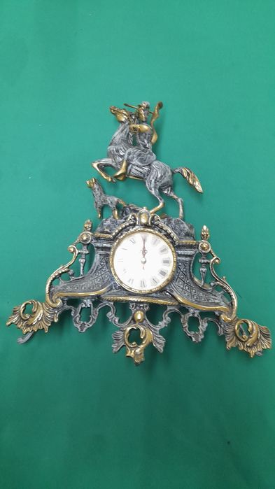 Relogios em ferro de pilhas