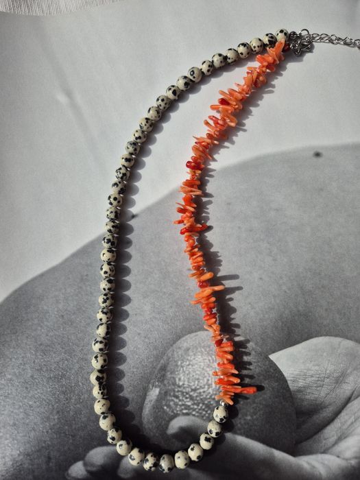 Кольє з яшми далматин та коралу