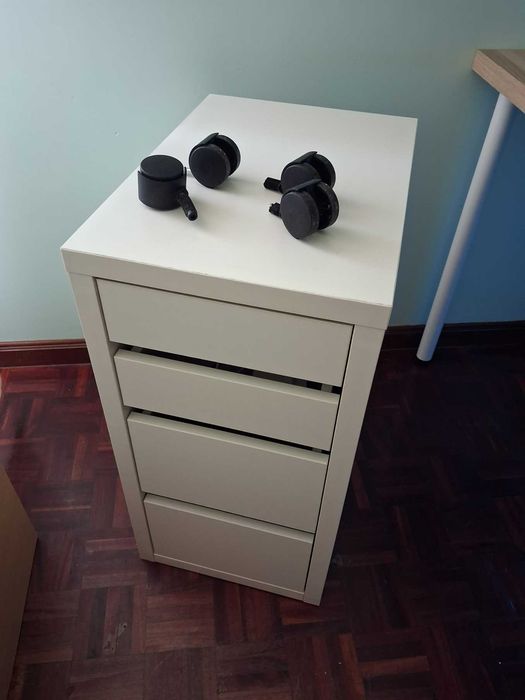 Secretárias e Bloco de Gavetas IKEA, modelo MICKE Branca + oferta