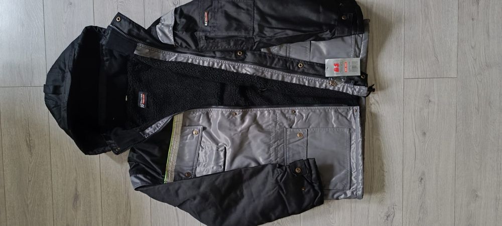 Чоловічий робочий зимовий одяг.