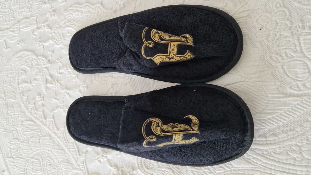 Chinelos de Hotel -unisexo, pretos, tamanho único, novos