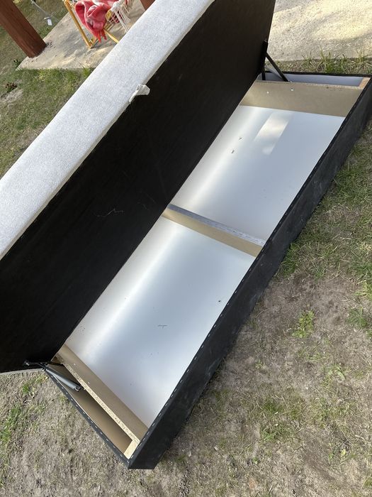 Tapczan ze schowkiem na posciel