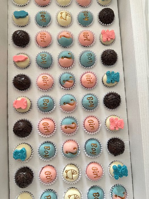 Doces personalizados - Brigadeiros e mini cale donuts