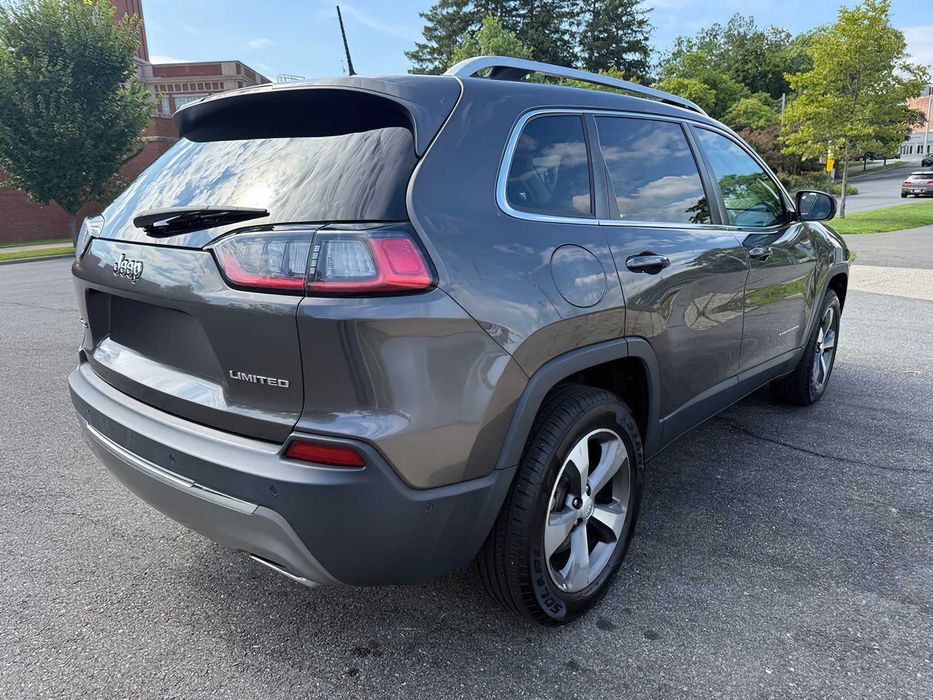 Jeep Cherokee      2021