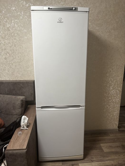 Холодидьник Indesit