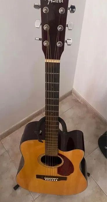 Guitarra semi-acústica FENDER