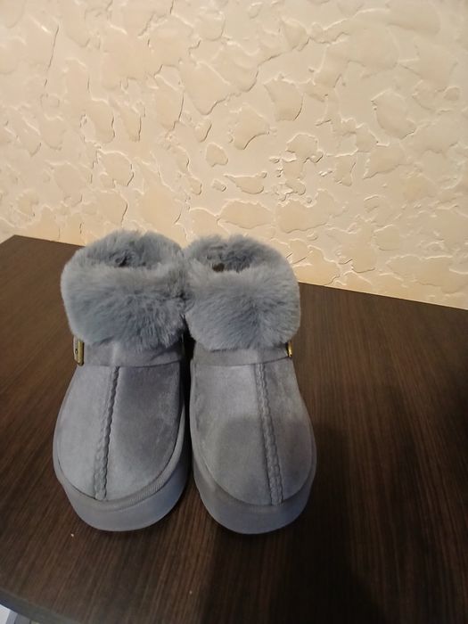 Уги сірого кольору 38р