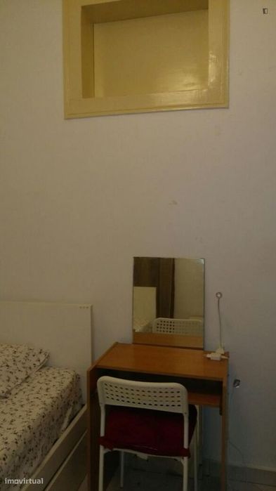 Quarto - localizado em Alameda Lisbon