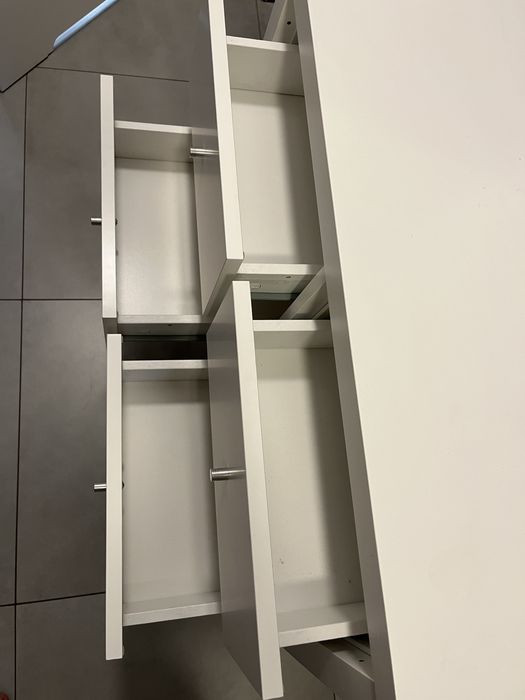 Biały klasyk Kallax 2x2 plus szuflady