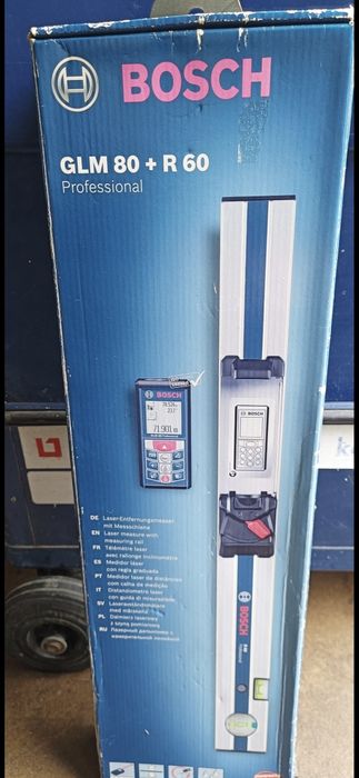 Medidor Laser de distâncias Boch  com calha de medição.