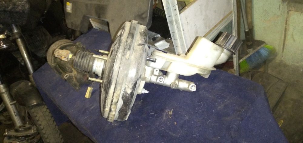 Двигатель,коробка ,рулевая рейка.