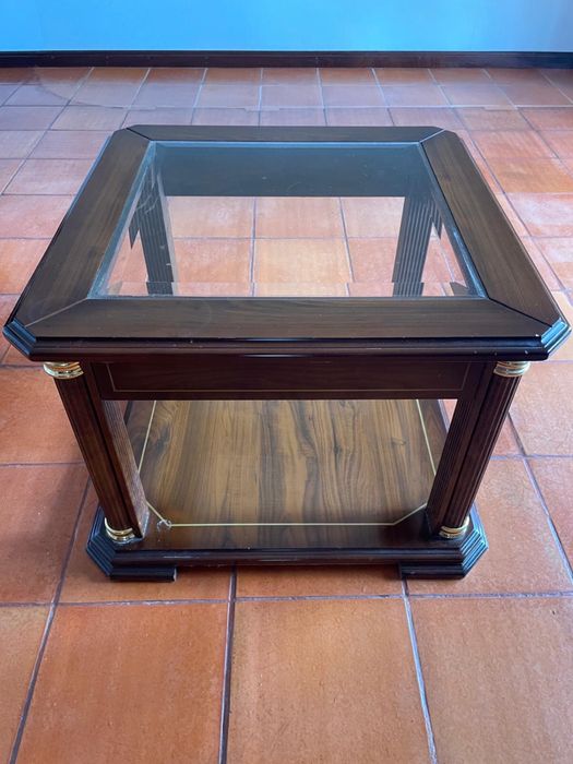 Mesa de apoio de vidro
