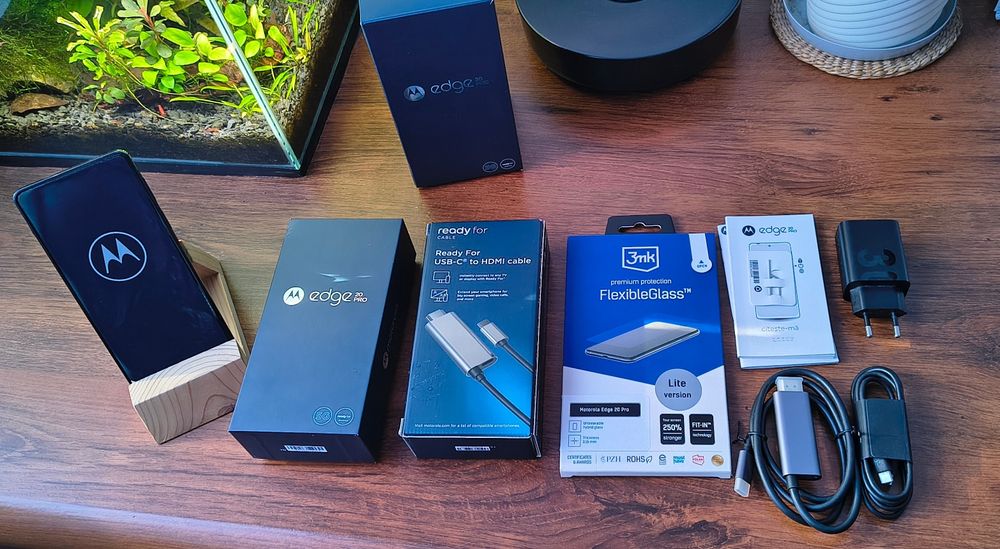 Motorola edge 20 pro 5G. 12/256 GB, 6,7". Cały zestaw, jak ze sklepu