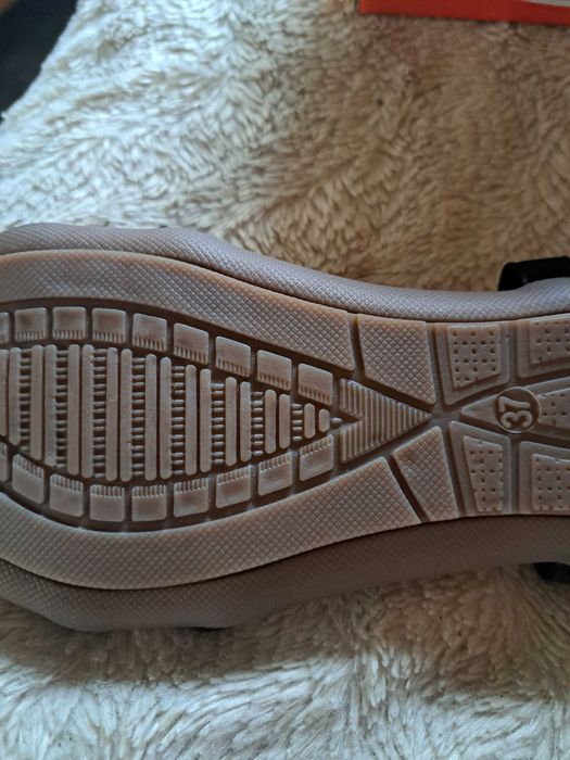 Sprzedam sandały nowe damskie roz.37