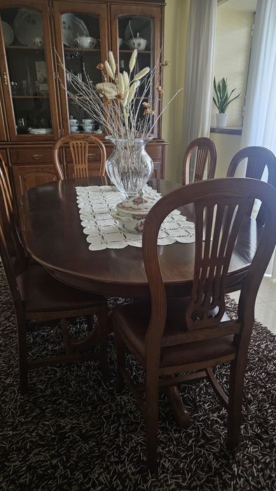 Mesa de jantar com 6 cadeiras