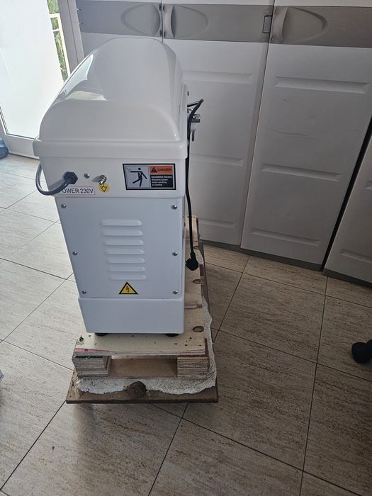 Amassadeira Espiral Industrial Profissional 25kg – NOVA – 650W – 230V