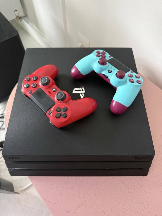Ps4 pro 1tb ,2 pady ,3 gierki