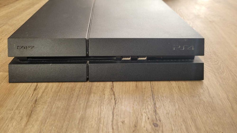 PlayStation 4 FAT 1Tb 2 pady, ładowarka  do padów i 5gry