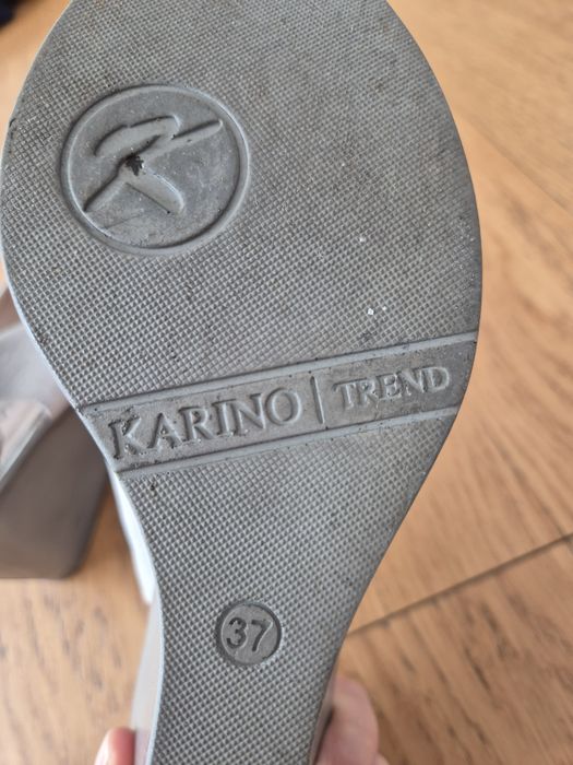 Buty na koturnie Karino 37