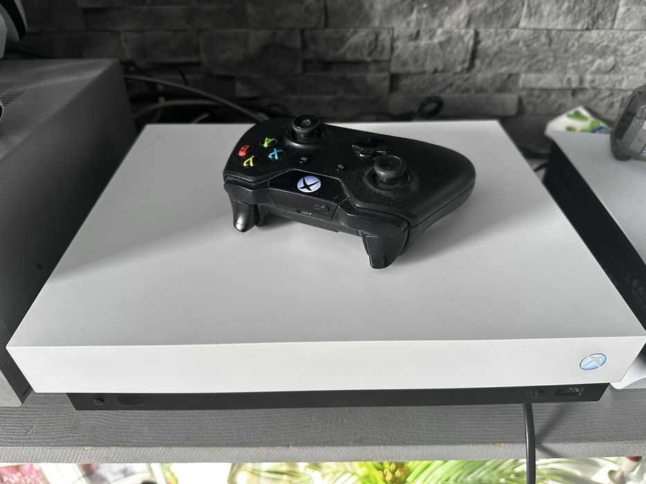 Konsola XBox One X 1T