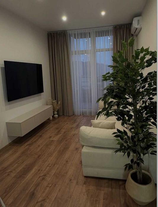 Затишна ! кімнатна квартира  на Гераневій