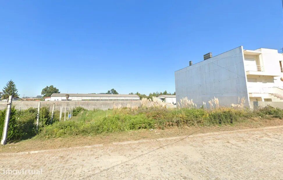 Lote terreno urbano em Santa Maria de Lamas