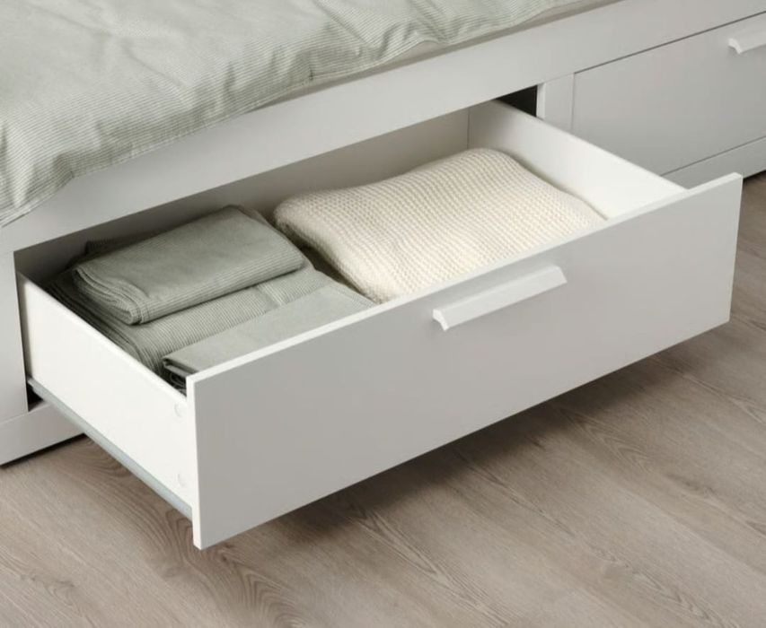 Cama de solteiro do IKEA com colchão