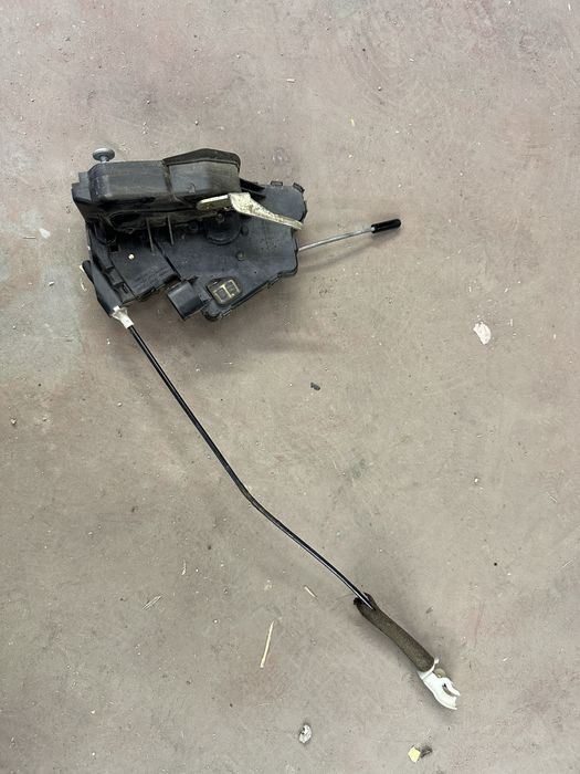 Замок двери передний пассажирский bmw e46