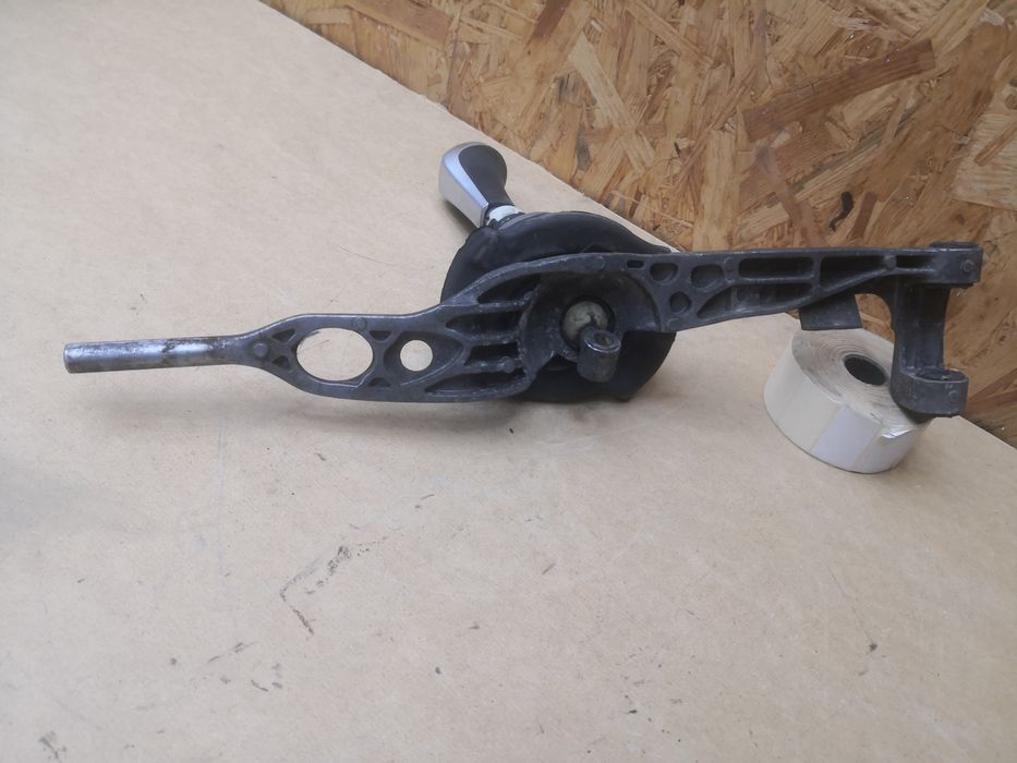 Lewarek, wybierak biegów BMW e90 e91 e92 320D  184km lift