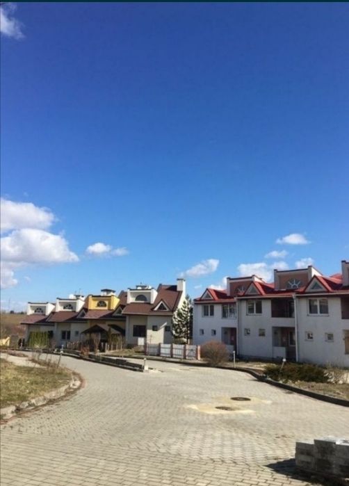 Продається таунхаус за містом