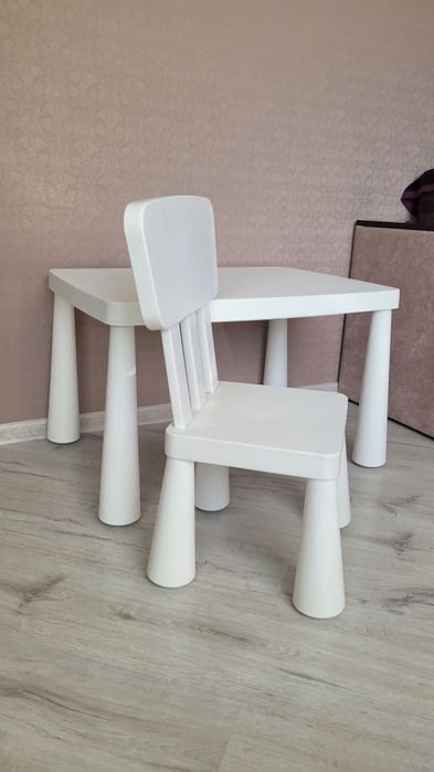 Стіл і стілець IKEA