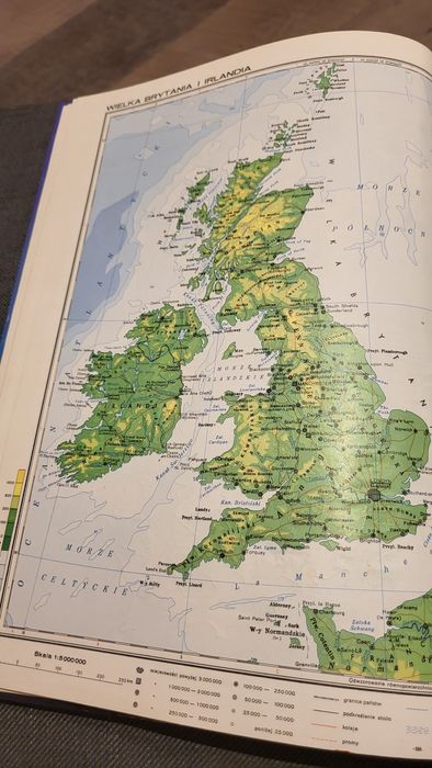 Atlas geograficzny dla szkół średnich