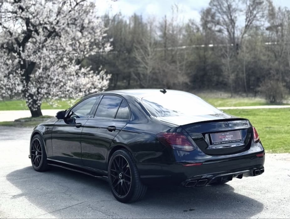 Mercedes e klasse w213 2016 год переодет в 63S обмен на крузак или Lx 570
