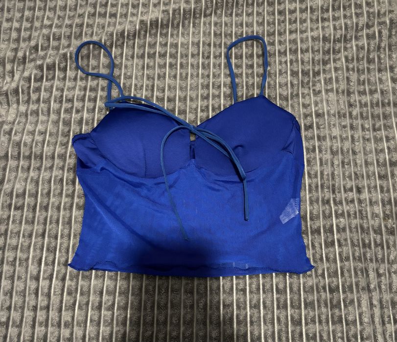 Granatowy crop top