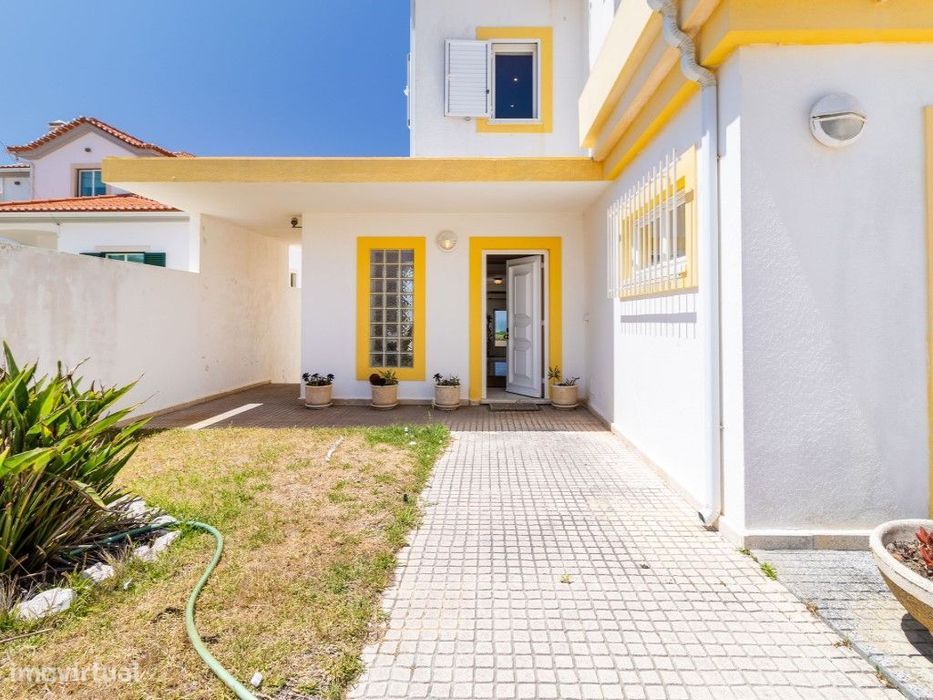 Moradia exclusiva com vista mar deslumbrante, piscina e localização...
