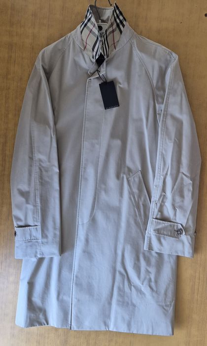 Gabardine Burberry New Redhill Bege - Tamanho 50 (Nova)