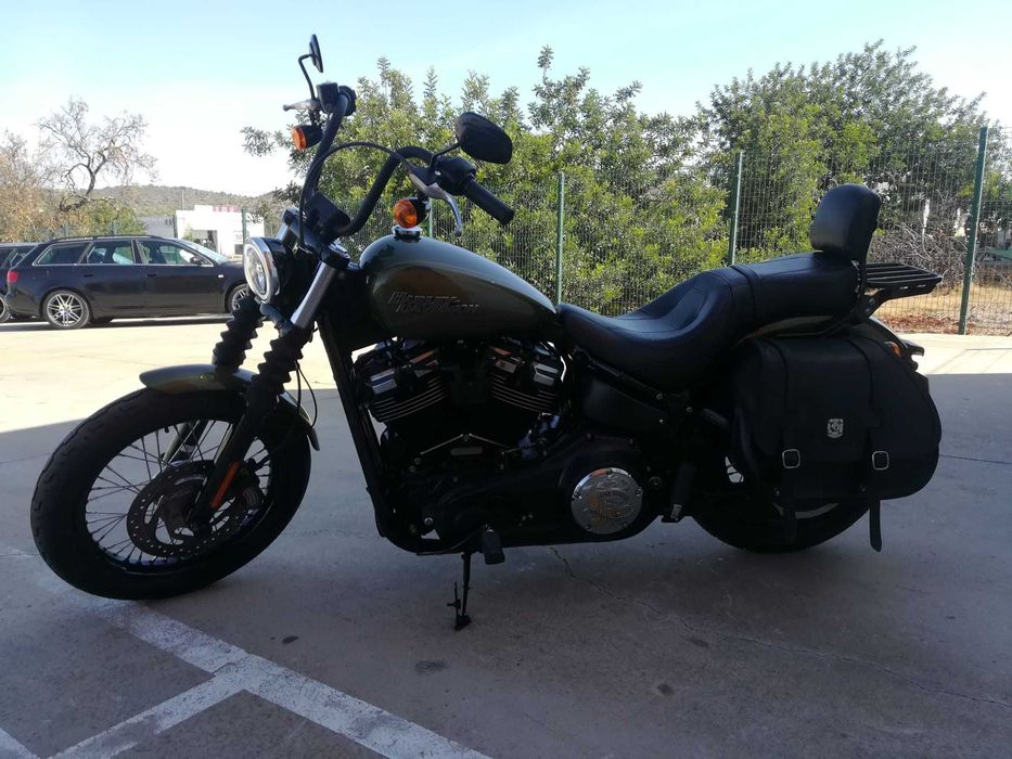 HARLEY-DAVIDSON Street Bob 2017 - MILWAUKEE-EIGHT 107 - 1.745 CC - +3.000€ em EXTRAS.