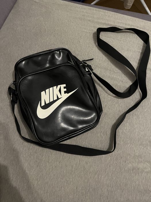 Niewielka torba podręczna Nike
