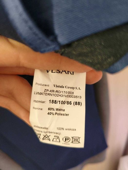 Granatowy Garnitur Vesari