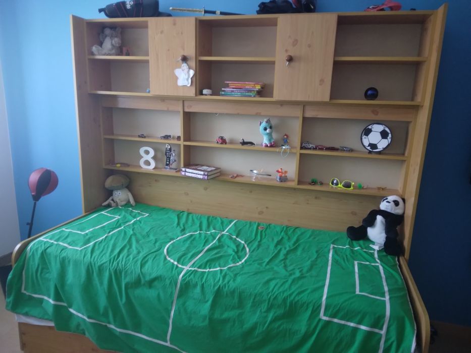 Cama crianca com roupeiro