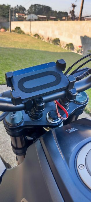 Honda CB125R (como nova, poucos KMs)