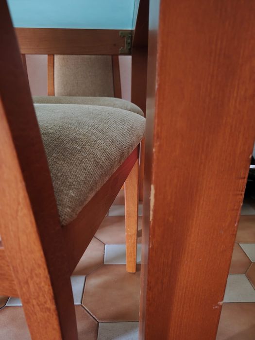 Mesa e cadeiras de jantar