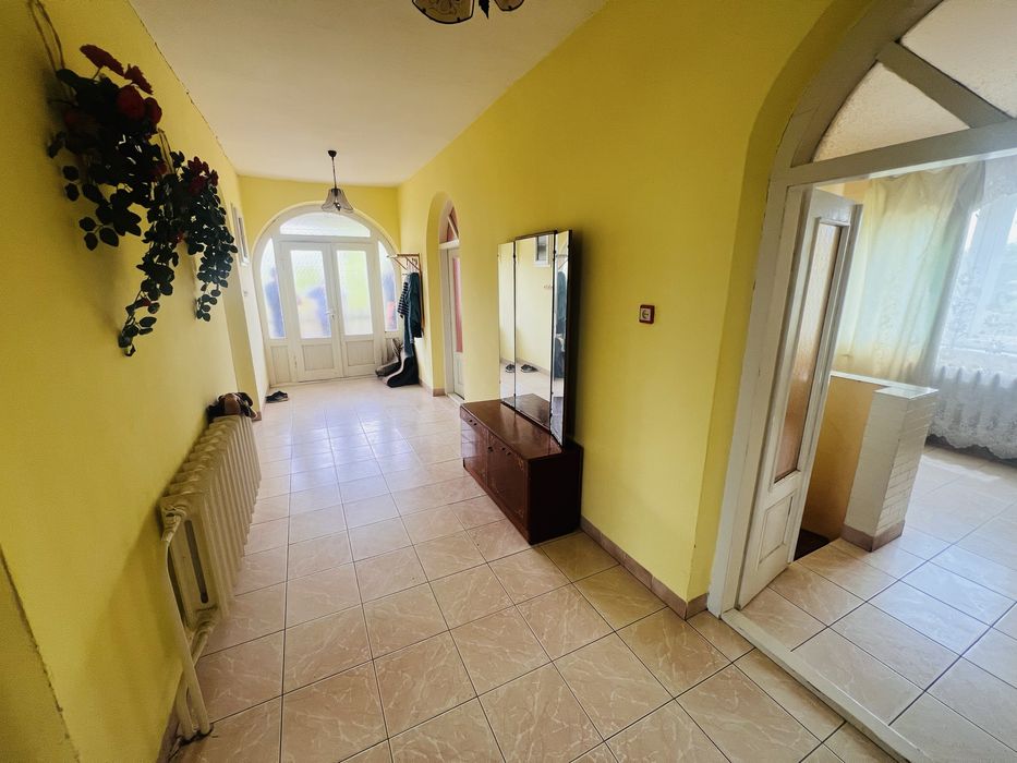 Продаж цегляного будинку в м.Берегове, 186 кв.м , 10 соток ділянки.